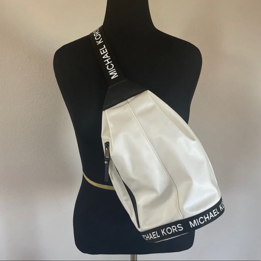 Michael Kors sling pack “The Michael Bag”